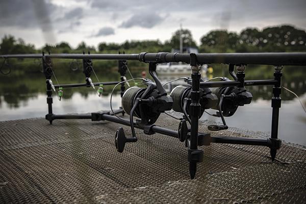 Carp Fishing Rod Pod With Indicators + Rod Rests In Carry Case Rod